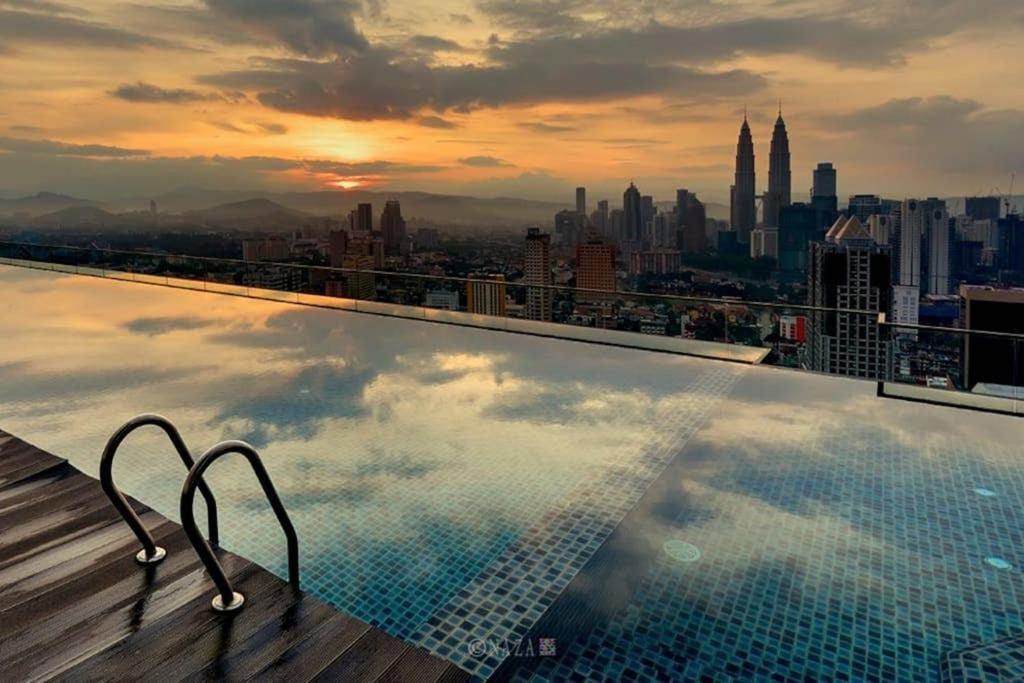 Klcc Regalia Suites Infinity Pool Kuala Lumpur Exterior foto